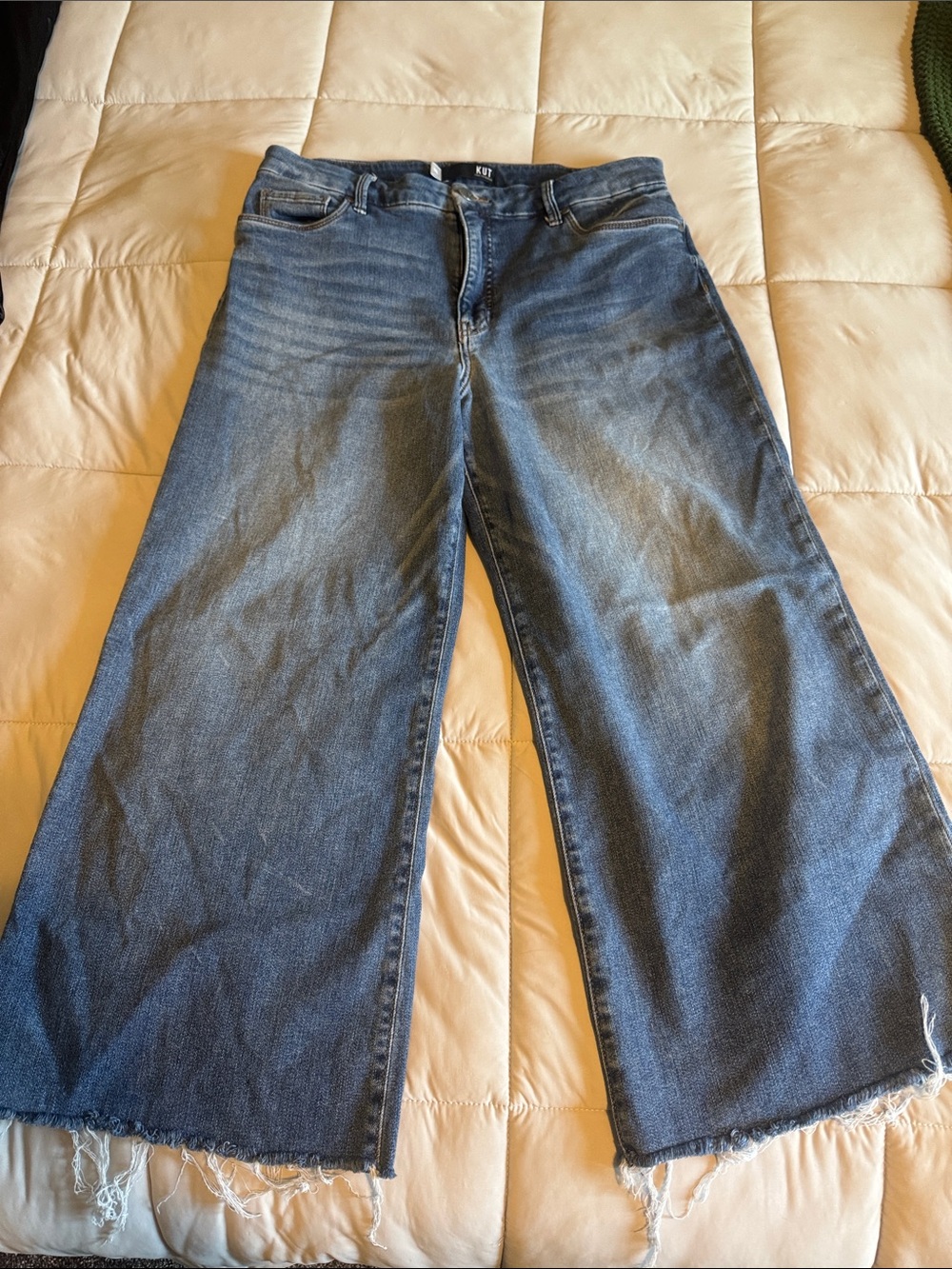 Kut from the Kloth Medium Blue Wide-Leg Frayed Hem Jeans